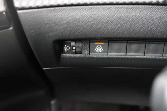 Peugeot 2008 (2022) thumbnail 25
