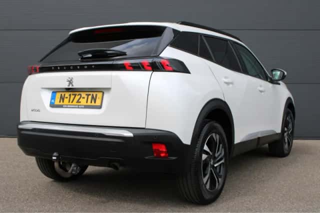 Peugeot 2008 (2021) thumbnail 2