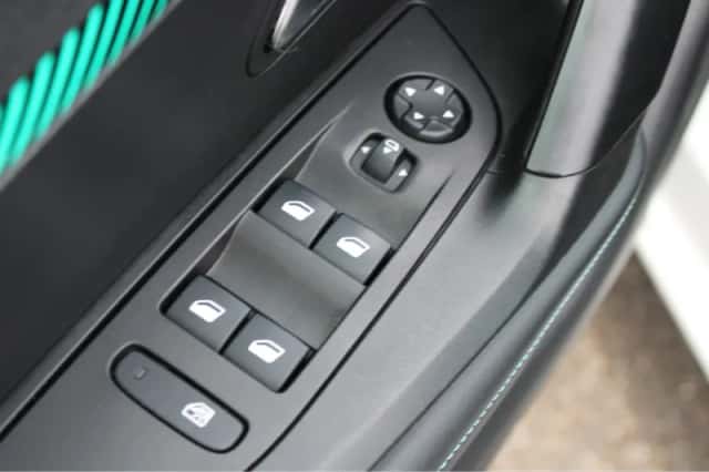 Peugeot 2008 (2021) thumbnail 13