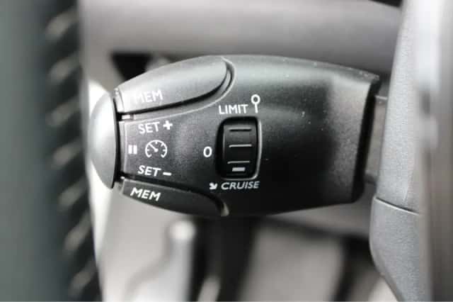 Peugeot 2008 (2021) thumbnail 15