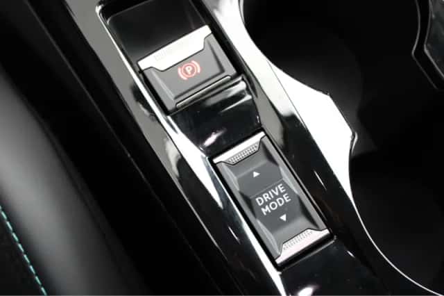 Peugeot 2008 (2021) thumbnail 16