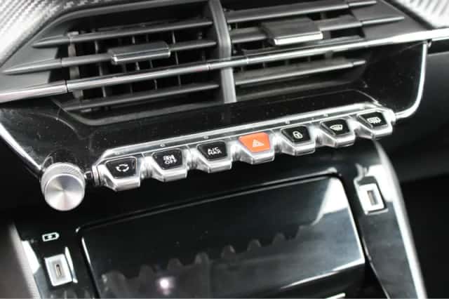Peugeot 2008 (2021) thumbnail 18