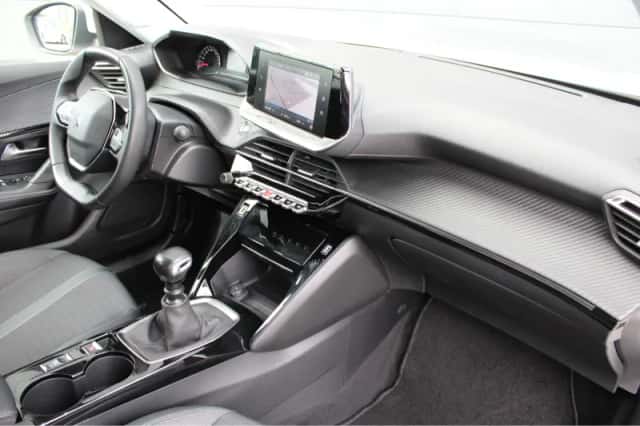 Peugeot 2008 (2021) thumbnail 3
