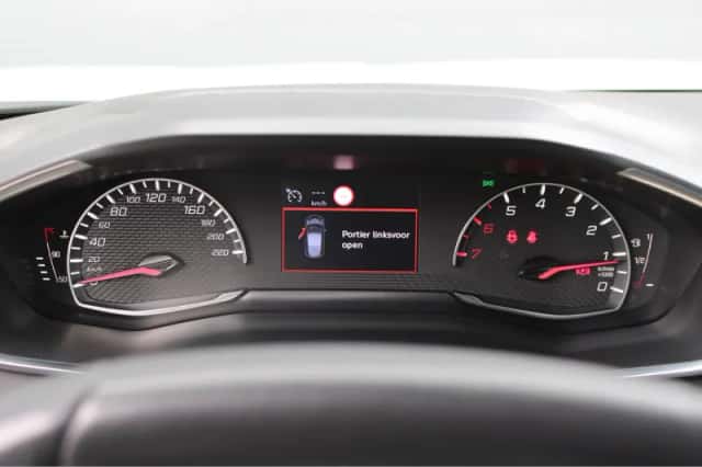 Peugeot 2008 (2021) thumbnail 23
