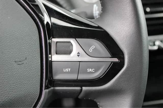 Peugeot 2008 (2021) thumbnail 24
