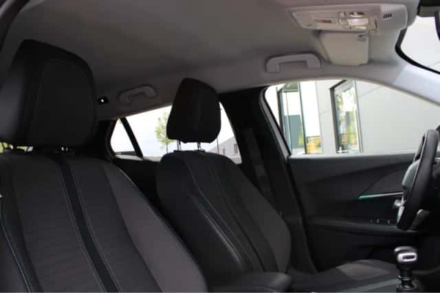 Peugeot 2008 (2021) thumbnail 4