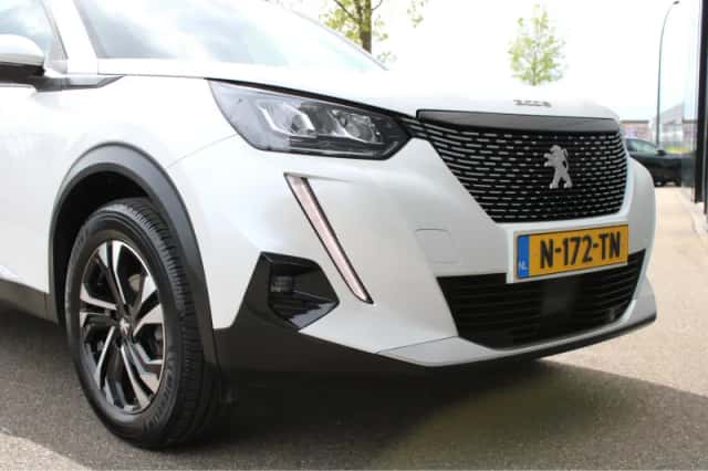Peugeot 2008 (2021) thumbnail 6