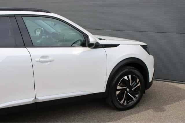 Peugeot 2008 (2021) thumbnail 8