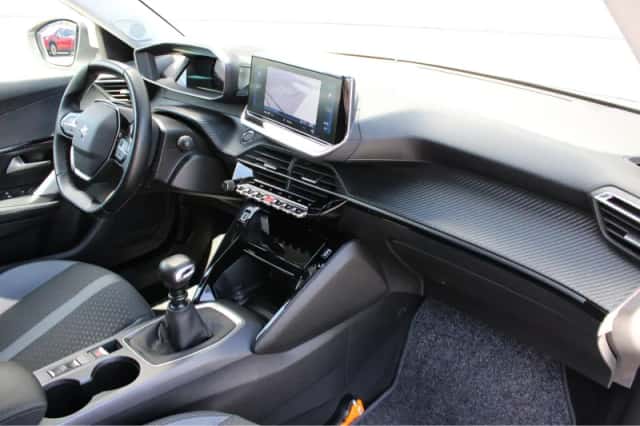 Peugeot 2008 (2021) thumbnail 3