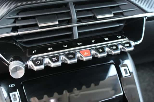 Peugeot 2008 (2021) thumbnail 22