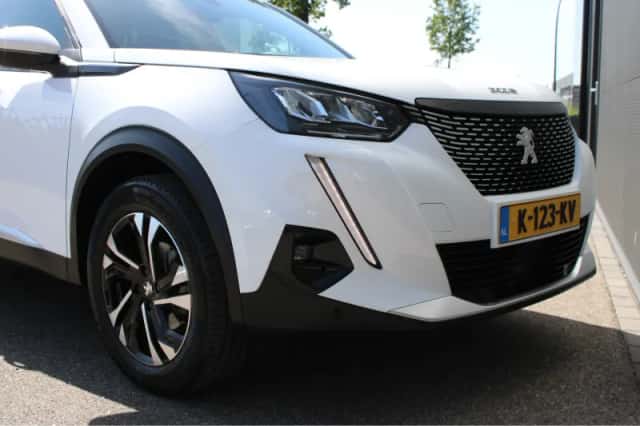 Peugeot 2008 (2021) thumbnail 6