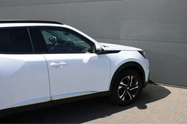 Peugeot 2008 (2021) thumbnail 8