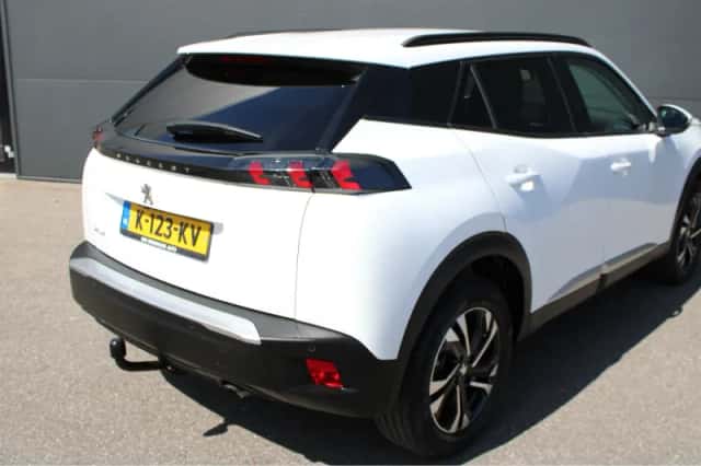Peugeot 2008 (2021) thumbnail 9