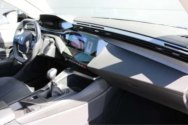 Peugeot 308 (2022) thumbnail 3
