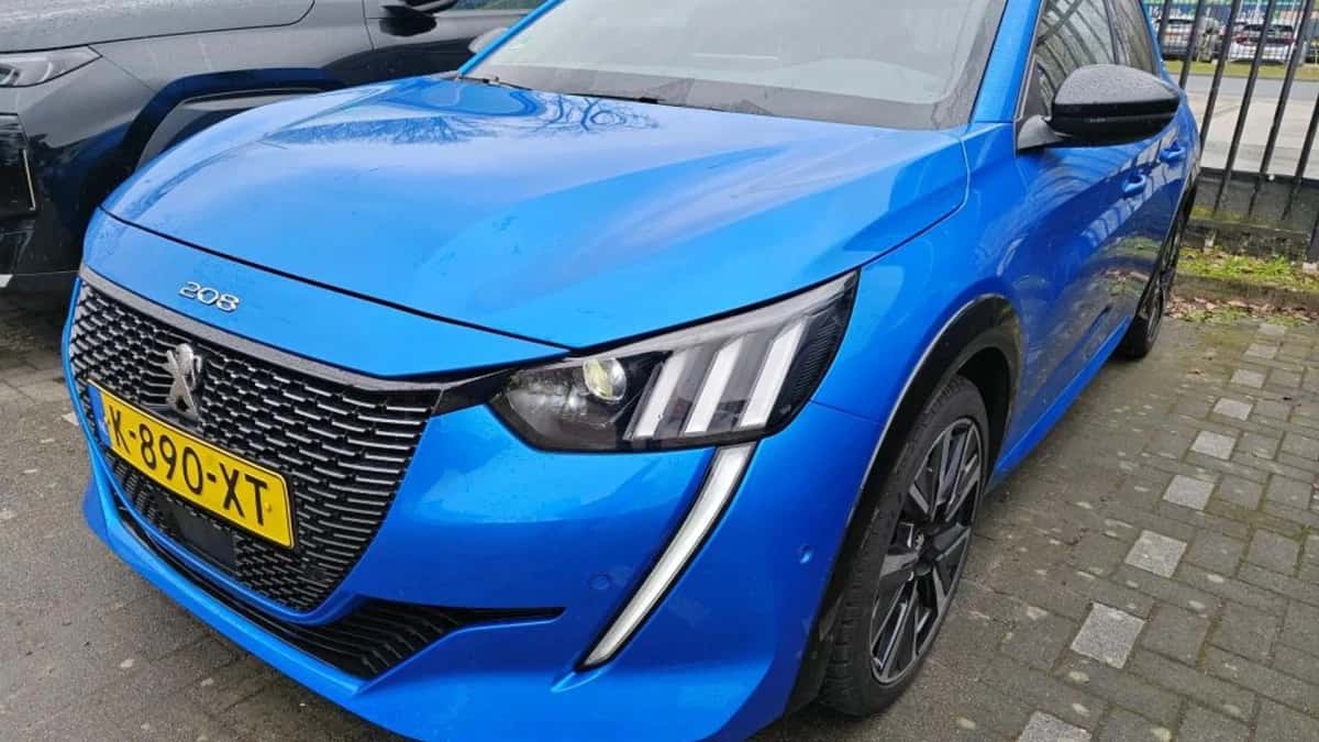 Peugeot 208 (2021) — foto 1