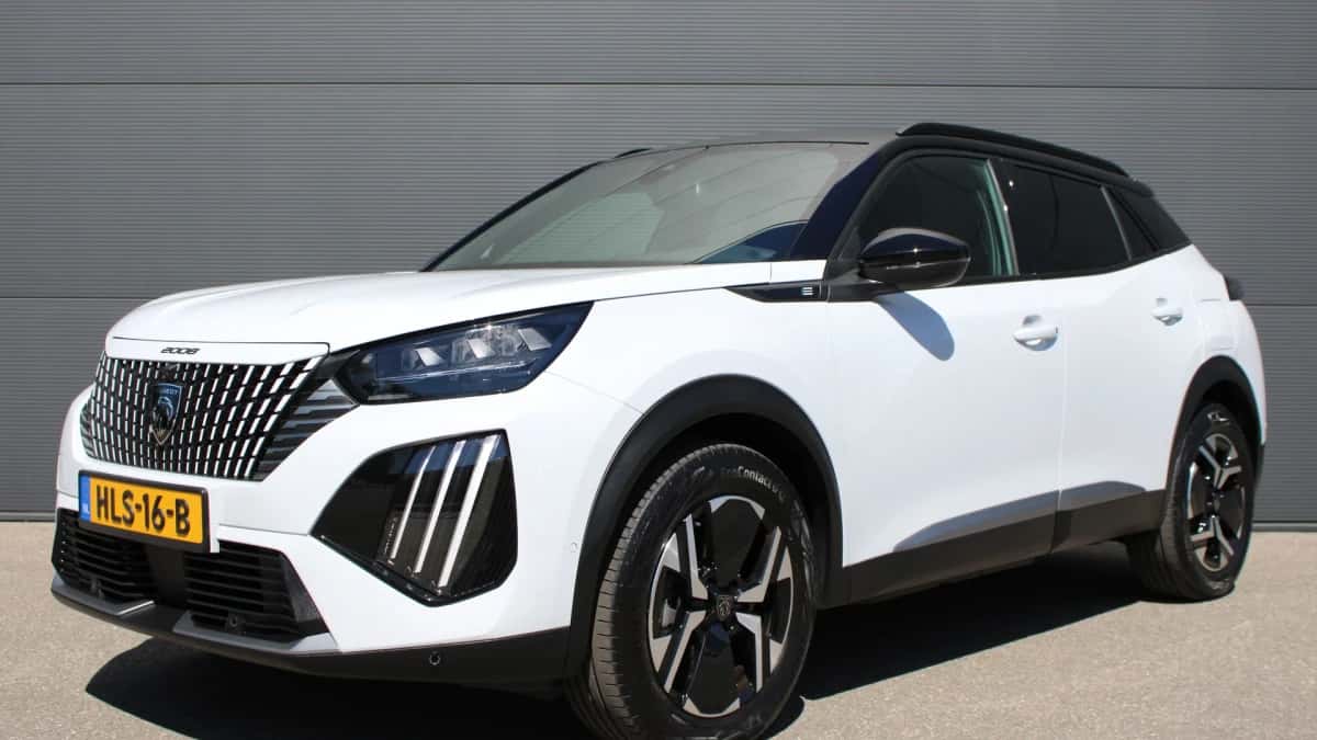 Peugeot e-2008 (2025) — foto 1