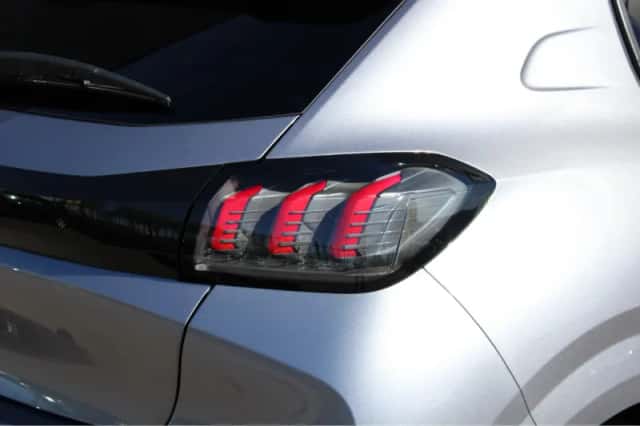 Peugeot 208 (2021) thumbnail 11