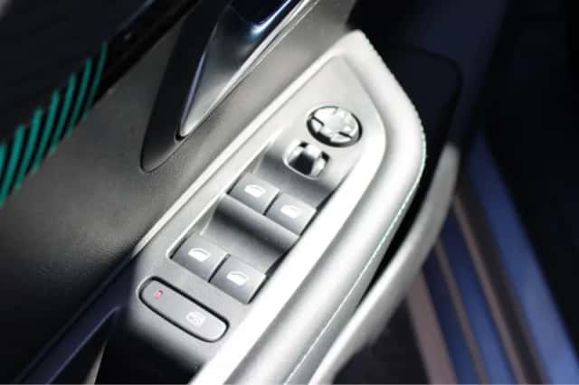 Peugeot 208 (2021) thumbnail 15
