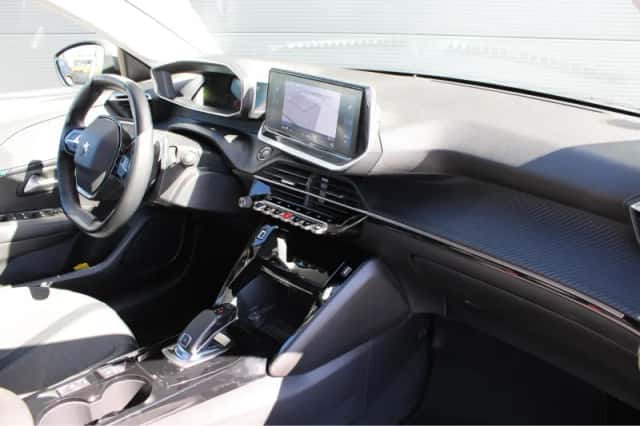 Peugeot 208 (2021) thumbnail 3