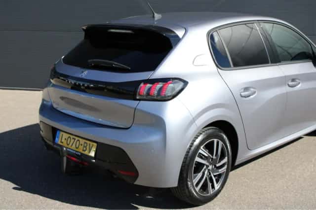 Peugeot 208 (2021) thumbnail 10