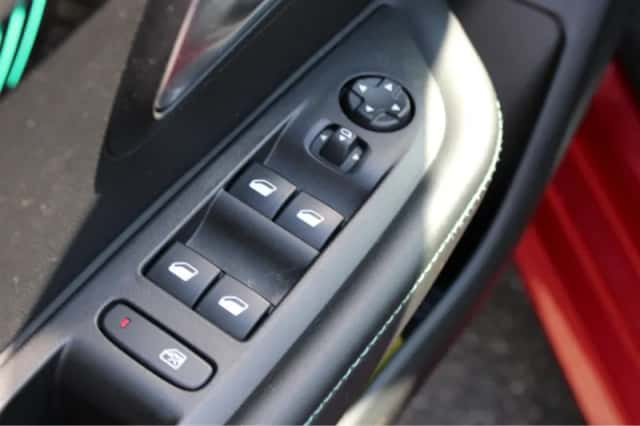 Peugeot 208 (2020) thumbnail 15
