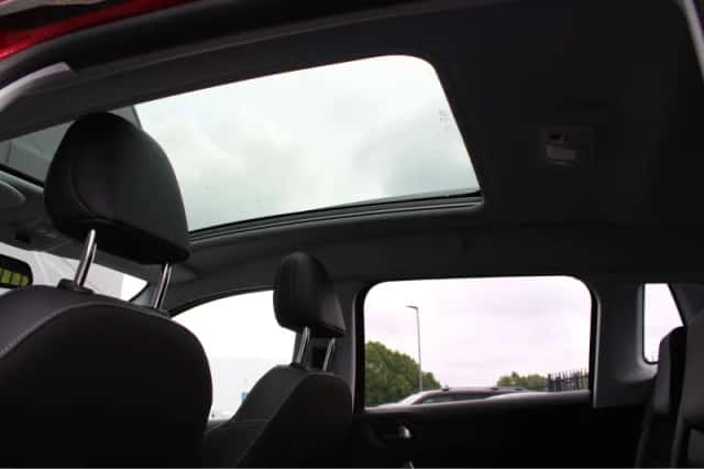 Peugeot 2008 (2018) thumbnail 12