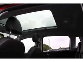 Peugeot 2008 (2018) thumbnail 12