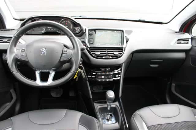 Peugeot 2008 (2018) thumbnail 13