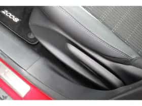 Peugeot 2008 (2018) thumbnail 15