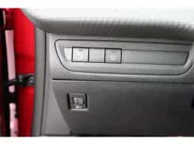 Peugeot 2008 (2018) thumbnail 17