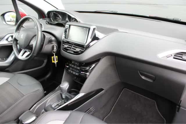 Peugeot 2008 (2018) thumbnail 3