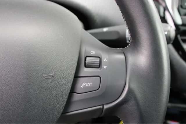 Peugeot 2008 (2018) thumbnail 25