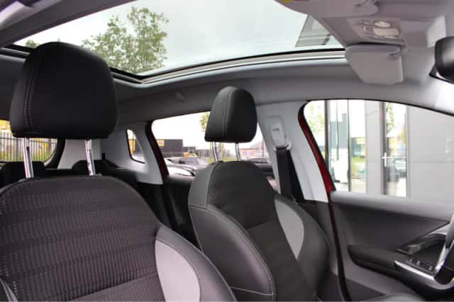 Peugeot 2008 (2018) thumbnail 4