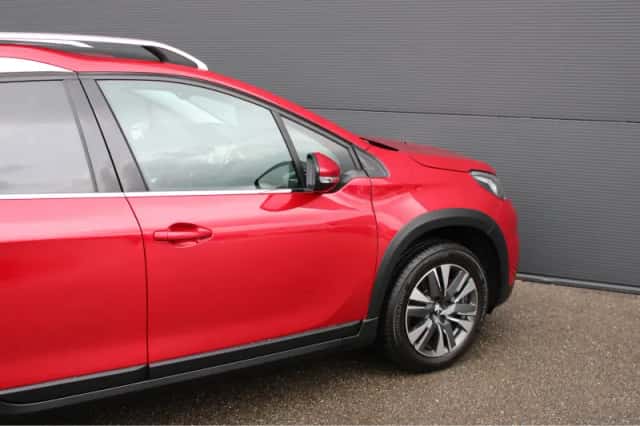 Peugeot 2008 (2018) thumbnail 9