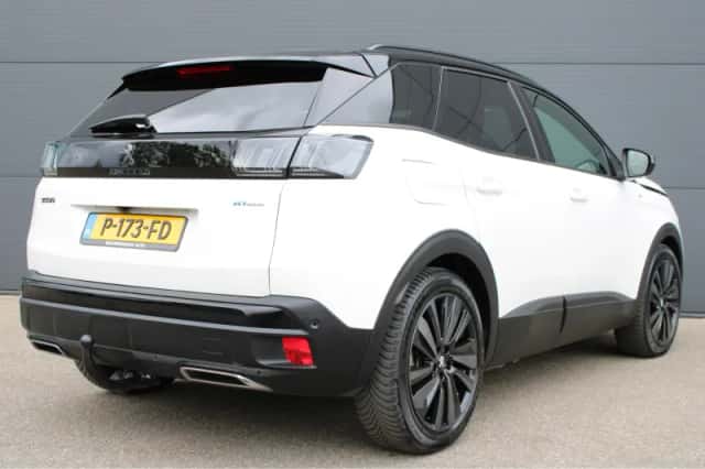 Peugeot 3008 (2022) thumbnail 2