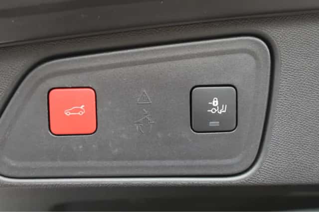 Peugeot 3008 (2022) thumbnail 14