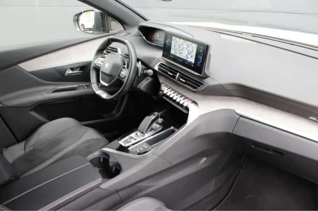 Peugeot 3008 (2022) thumbnail 3