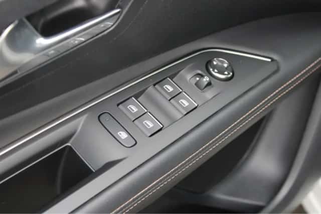Peugeot 3008 (2022) thumbnail 22