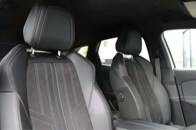 Peugeot 3008 (2022) thumbnail 4