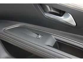 Peugeot 3008 (2022) thumbnail 6