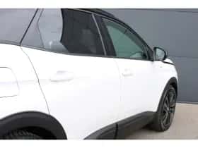 Peugeot 3008 (2022) thumbnail 10