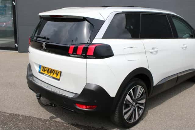 Peugeot 5008 (2019) thumbnail 11
