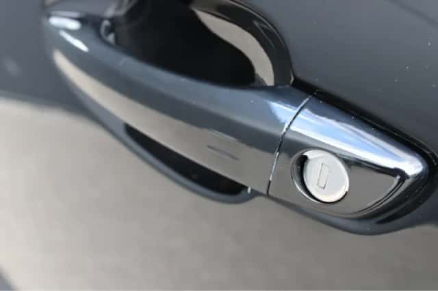 Peugeot 5008 (2023) thumbnail 16
