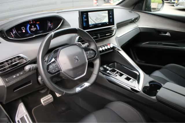 Peugeot 5008 (2023) thumbnail 17