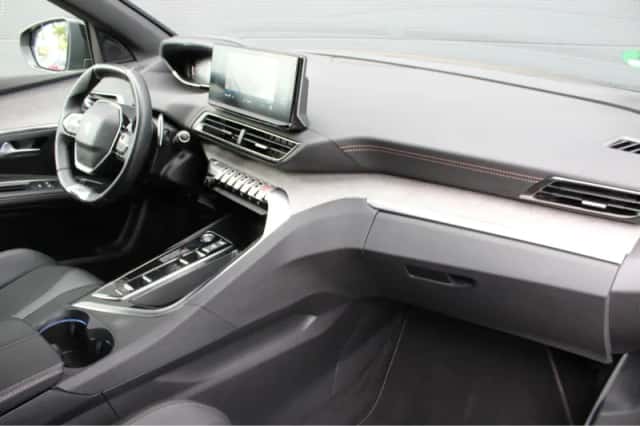 Peugeot 5008 (2023) thumbnail 3