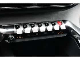 Peugeot 5008 (2023) thumbnail 25