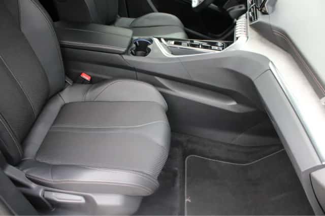 Peugeot 5008 (2023) thumbnail 5