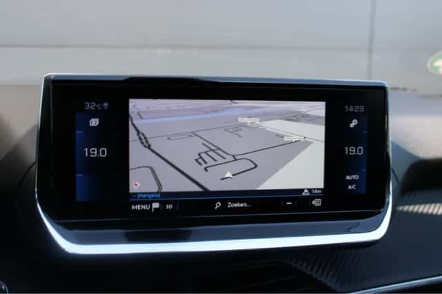 Peugeot 208 (2021) thumbnail 17