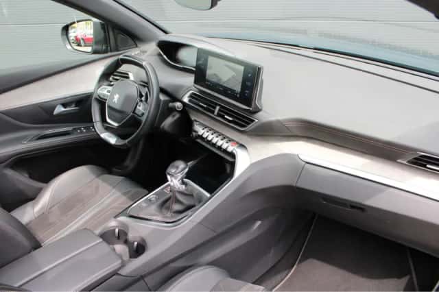 Peugeot 5008 (2021) thumbnail 3