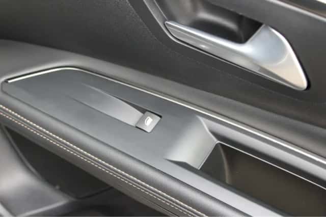 Peugeot 5008 (2021) thumbnail 6